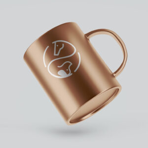 Metalltasse mit Gravur